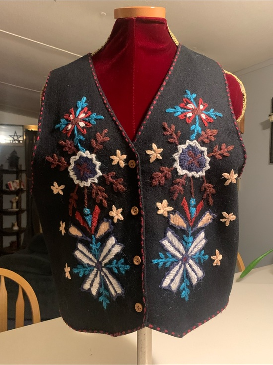 SGDN Jackets & Blazers - SGDN Vintage Embroidered Vest